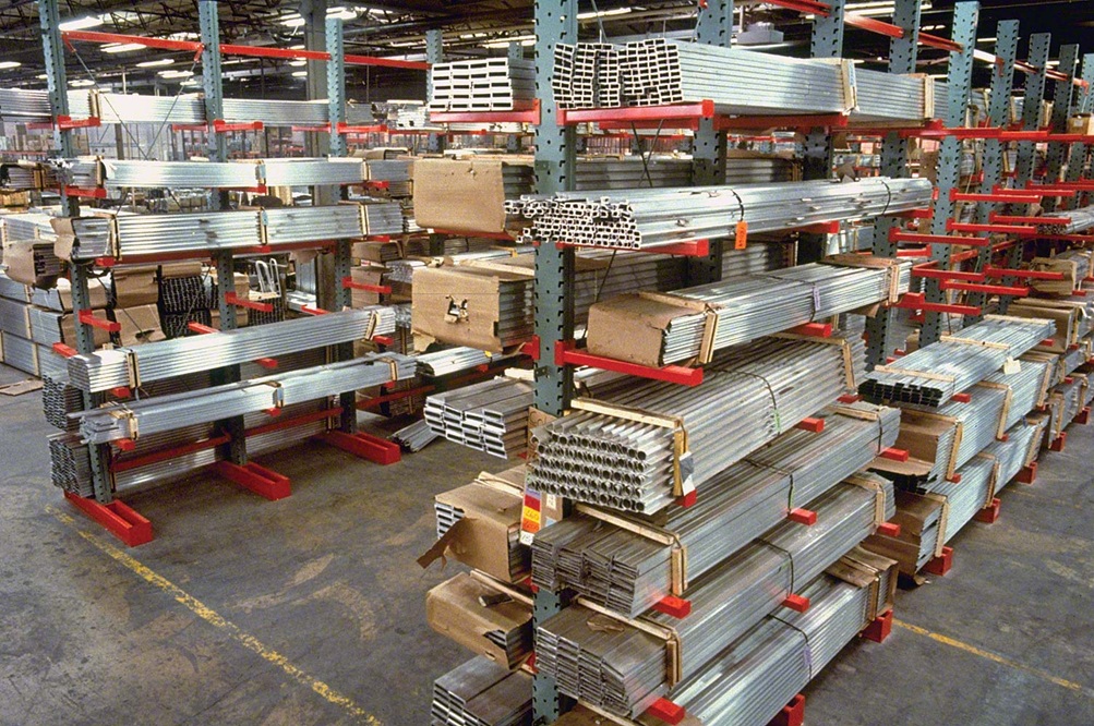 Cantilever rack holding long material
